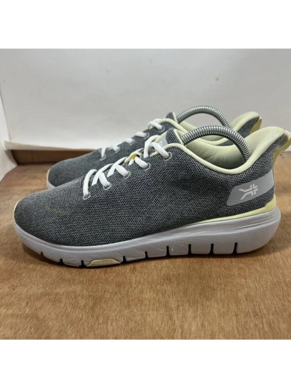 Kuru Flex Via Womens Size 9.5 Gray White Athletic Running Walking Shoes Sneakers